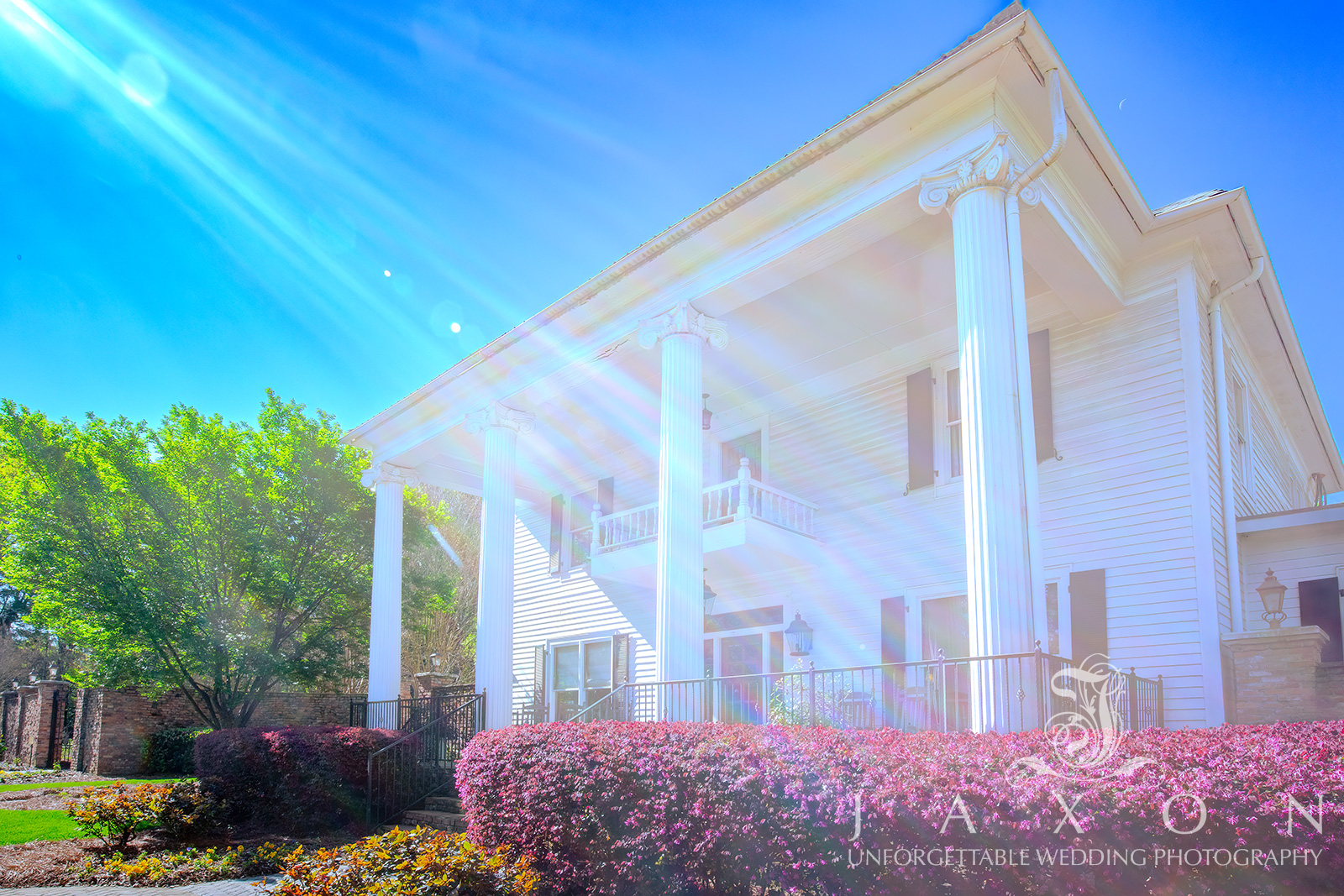 White four column exterior of the Carl House in Auburn GA, with two of it chimneys visible